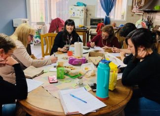 Primera mesa de consulta a colegas docentes